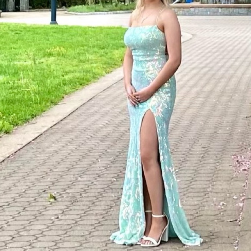 Windsor prom dress - Picture 2 of 3